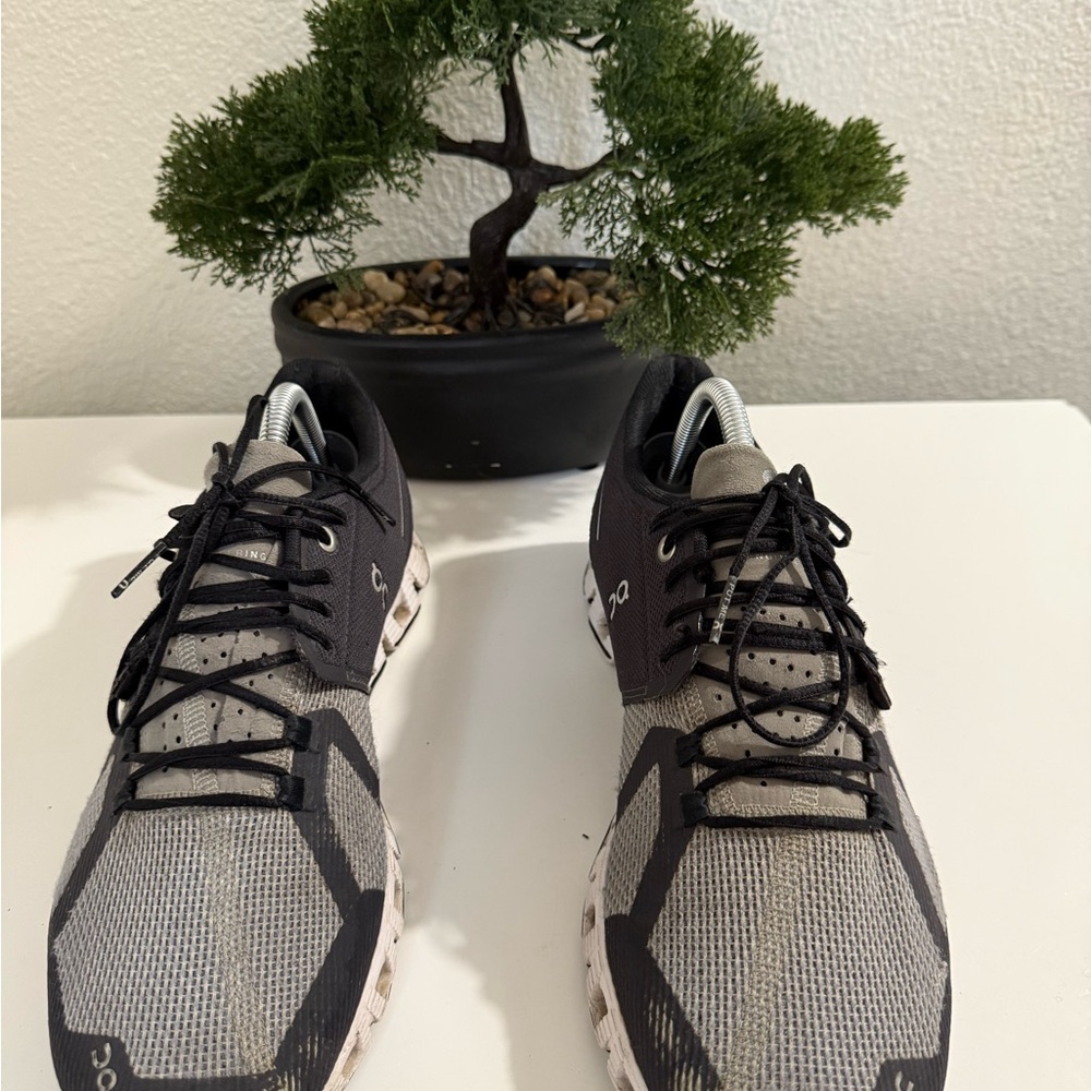 On Running Men's Black and White Athletic Shoes - Picture 4 of 10